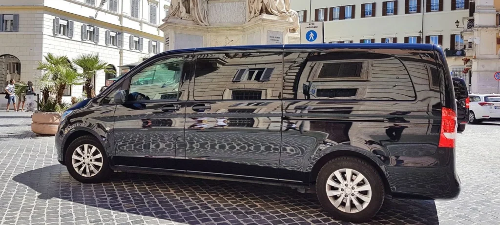 Private chauffeur minivan service in Italy